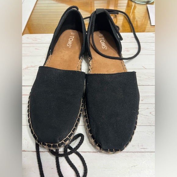 Toms Shoes - TOMS lace up flats